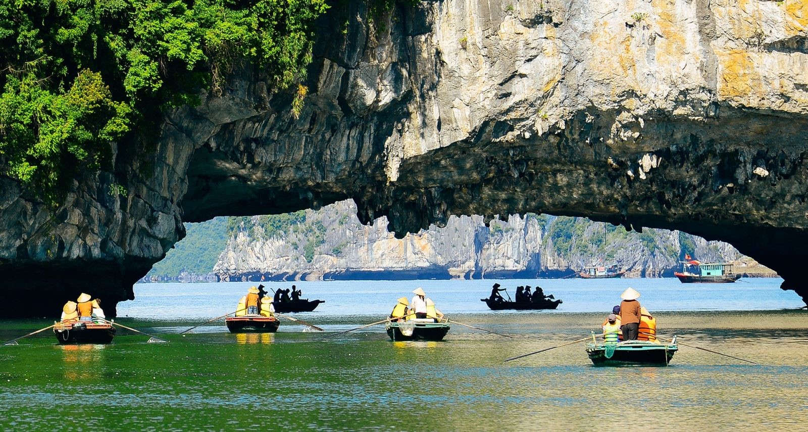 Cruising to Lan Ha Bay - New trend for Halong Bay Cruise